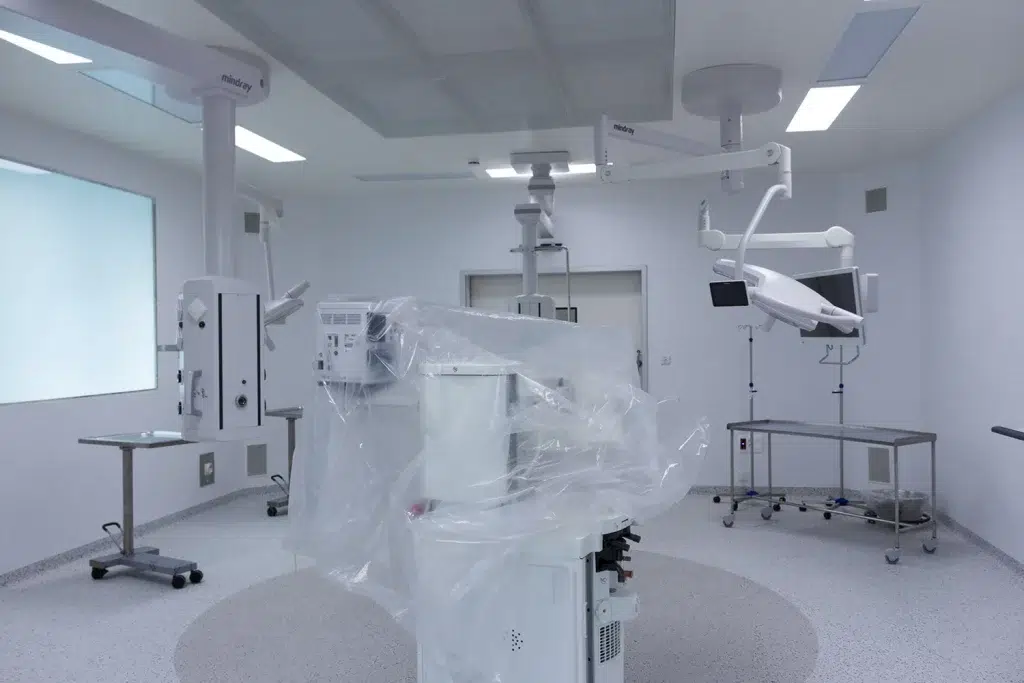 Limpieza de hospitales: diferencias críticas con otros entornos sanitarios 1 Serlimar Limpieza De Hospitales Salas Quirúrgicas