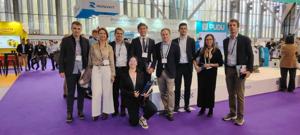 Grupo de personas en un evento.